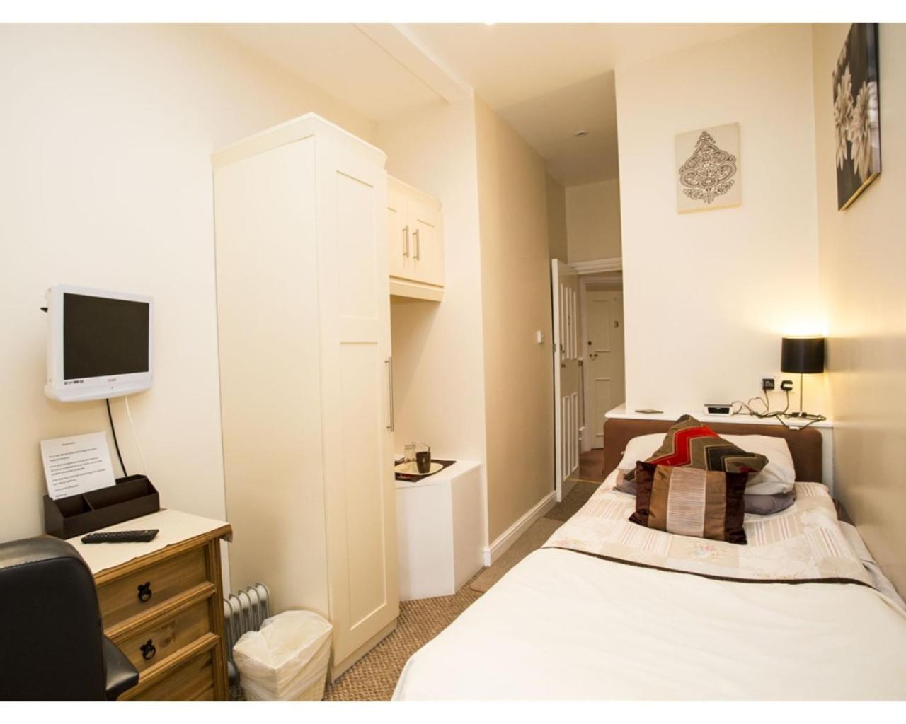 Parasol Weston Guest House Phòng bức ảnh